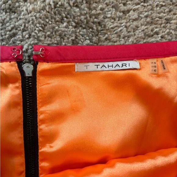 T TAHARI Abstract Mini Skirt - Picture 3 of 8